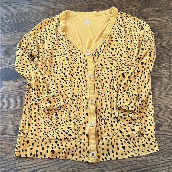 Kyte Marigold Cheetah Adult Cardigan - Picture 7 of 7